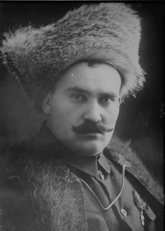 В сентябре 1917 Григорию Семенову исполнилось 27 лет